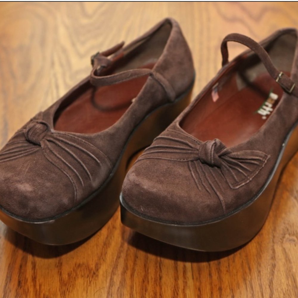 "Earth" brown, suede (leather), platform, very good, used, condition, 7B
